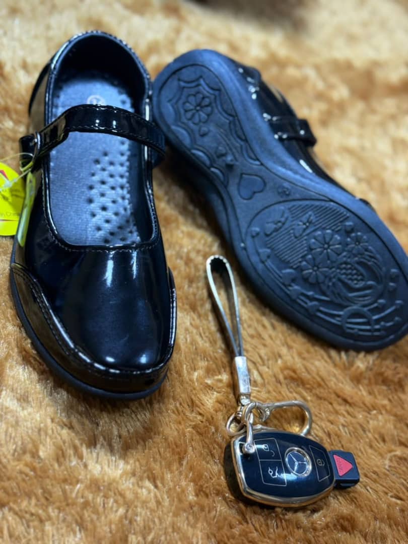TX GIRLS SHOES (25-36 range)